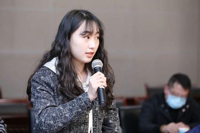 主持人:省委宣传部副部长,省政府新闻办主任 郑明武